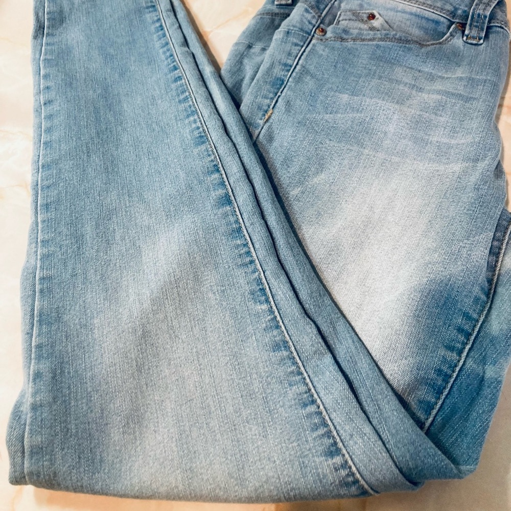BLEACHED SKINNY JEANS